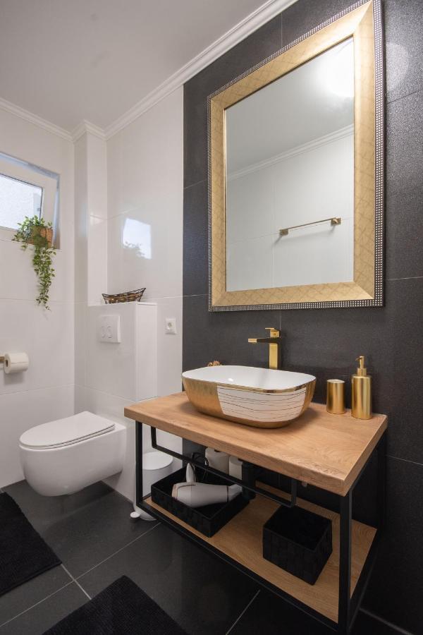 Wellness Studio D'Or - Exclusive New Apartment With Whirlpool, Sauna, Sunny Terrace, Private Parking Πόρετς Εξωτερικό φωτογραφία